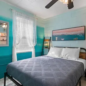 https://mermaids-grotto-waterfront-1br-apt-with-bay-view.hotelstampa.org