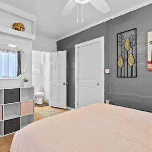 https://the-pink-oasis-waterfront-1-bed-apt.hotelstampa.org